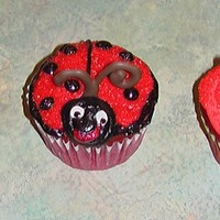 Ladybug Cupcakes I had a customer ask me if I could do lady bug stuff, so I whipped up a few variations