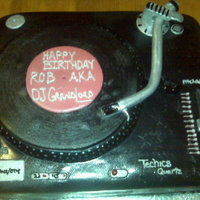 Dj Turntable Someone wanted a turntable cake for a DJ's birthday. This is what I came up with. Arm is gumpaste as are the buttons and other gadgets...