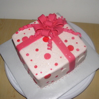 Gift Box buttercream with fondant details