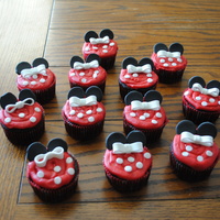 Minnie Mouse Cupcakes Inspired by someone here, but I can't find the original pic to credit.
