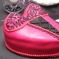 Bustier Cake 