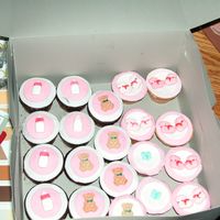 Cupcakes Made all the applicaes using gum paste and molds. Painted each individual item.