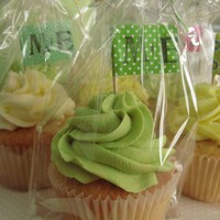 Wedding Table Favour Cupcakes Lemon cupcaked with off white/lemon/sage butter icing to match a gorgeous vintage themed wedding.