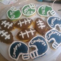 Cupcakes For Fantasy Football My husband was goin 2 a Fantasy Football Draft party so i had the idea 2 make cupcakes 4 the guys.Little helmets and footballs. Green 4...