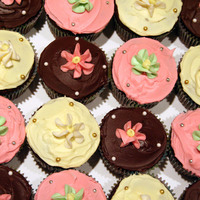 Baby Shower Cakes Chocolate cupcakes with chocolate, vanilla and strawberry frosting