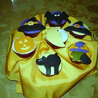 Halloween Cupcakes Made halloween cupcakes for a halloween party
