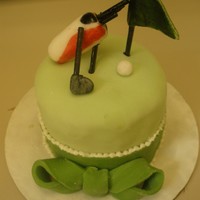 Golf Cake! i decorated this cake in about an hour and a half, although it's really more of an extra large cupcake :P