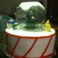 Snow Globe/ Snow Men just had to try the snow globe cake! only had 3 hours to decorate so it ended up very simple, can't wait to try another one when i...