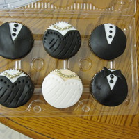 Bride & Groom Cupcakes french vanilla cupcakes