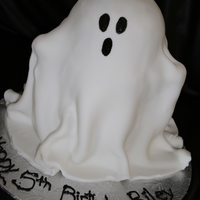 Rylies Spooky Ghost Cake I made this for a little friend whose birthday fell on halloween this year, he wanted a ghost cake that he could scare his friends with. I...