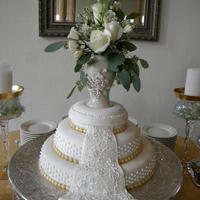 White And Gold Wedding Cake. 