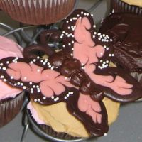 Butterfly Cupcakes I saw this idea in the "Hello, Cupcake" book- I couldn't believe how easy it was! the butterflies are made from chocolate