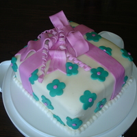 Present Cake - Course Iii This is my first attempt at fondant for the Wilton Course III. Still needs a little refinement, but overall turned out pretty cute.