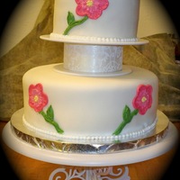 Brush Embroidery Flowers This was the first time I used the brush embroidery technique. Also my first time using a separator. Buttercream pearl border.