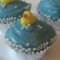 Duckies In The Tub I've seen some really cute baby shower cakes online, decorated with bubble-shaped fondant and a real rubber duckie. I thought it would...