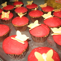 Red Marshmallow Fondant Cupcakes 