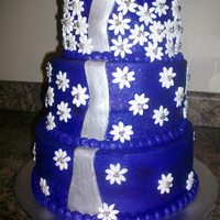 Sweet 16 bc with gumpast daisies and fondant strip up the middle. Its a sweet 16 cake modeled after the Martha Stewart daisy cake... my biggest to...