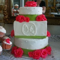 Wedding Cake bc and modeling chocolate roses