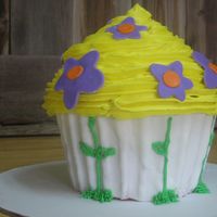 My Ugly Giant Cupcake I hate the way this cake looks. And i was SO excited to try my new pan! Oh well, it was yummy. Lemon/lime flavored WASC with lime...