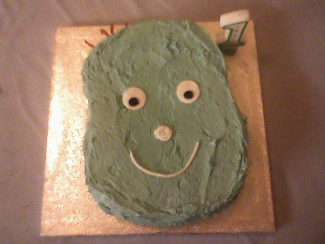 Ry Rys Iggle Piggle The easiest cake to make ever! All i needed to make sure of was that a 1yr would reconise it!! a carved sponge cake, blue butter icing and...