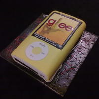 Mp3 for my neice who has a yellow nana & loves glee!! vanilla sponge with yellow fondant - "screen" handpainted gumpaste