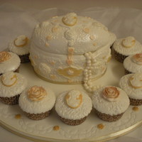 Jewlery Box And Matching Cupcakes a retro cameo jewlery box xx