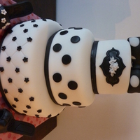 Black And White This birthday cake is for my mother, I hope she'll be pleased with it!