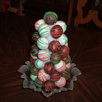 Cake Ball Tree 46 cake balls on a 9" styrofoam cone. Thanks to the CC baker who originally posted the idea.