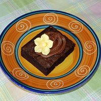 Flower Brownies This is actually a brownie, not cake, that I made last year for Easter. The frosting is chocolate fudge and the flower is MMF.