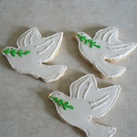 Doves To Celebrate International Peace Day First time using royal icing on cookies. I need to practice more.