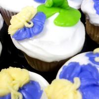 Frog In Pansies The pansies are frosting and the frog & lillypad are fondant.