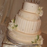 Round Wedding Cake 
