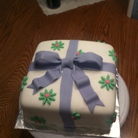 Present Cake. Wilton Course 3. Lesson 1 Cake.First cake fully covered in fondant.