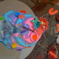 Este Bizcocho Es Una Fuente Tambien fue mi 4to cake, me dio mucho trabajo pero creo que valio la pena es para mi sobrinita que cumplio 1 year.