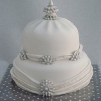 Wonderful Weddingcake I have made this great cake at a workshop from Kwebbeltje.It was so nice and I learned a lot.I hope you like the result.