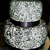 Henna Tattoo Design Black royal icing over fondant. Used #2 round tip and free-handed all piping which took five and a half hours...glad it wasn't a...