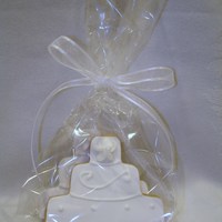 Wedding Favor Cookies These wedding favor cookies were made with shortbread, covered with fondant and decorated with royal icing and edible pearls.