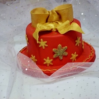 Gold Snowflake Cake 