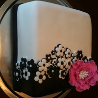 Black And White Flowers With A Bit Of Pink This cake was inspired by others here on CC. Thank you so much for sharing all of your cakes on here. Chocolate cake with cheesecake...