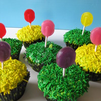 Green & Yellow Grass With Lollipop Flowers 