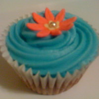 Christmas Tin Cupcakes Made these for some x-mas tins this year.