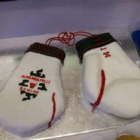 Boxing Gloves made these cakes for a fundraiser for my sons boxing club, first time doing 3 D work.