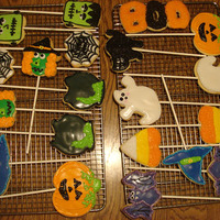 Halloween Cookies i'm letting them dry before i package them up to make my second cookie bouquet ever!! wish me luck! :]