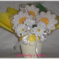 Daisies Cookie Bouquet Cute daisies in bouquet. I used the NFSC recipe with TG's glace which I stiffened a lot for the star centers.