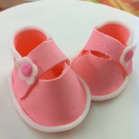 Pink Baby Shoes I made this for the new Wilton Fondant and Gumpaste class to go on my first fondant cake!