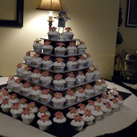 Stargazer Lily Wedding Cupcakes These were made for a vegan wedding. Lilies are royal icing, which was then hand painted.