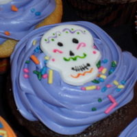 Day Of The Dead Cupcakes El Dia de los Muertos (aka The Day of the Dead). It is a spanish Holiday similar to Halloween. These cupcakes were for the Spanish Club at...