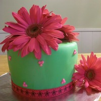 Gerber Daisies Made for a friend's daughter. This cake was so simple and quick to do! Love using real flowers on cakes.