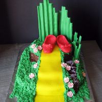 Wizard Of Oz Wizard of Oz cake carved from sheet cake with 8"round, chocolate cake with buttercream icing, fondant decorations Thanks for looking...