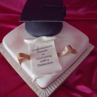 Graduation vanilla cake with graduation cake mortar board